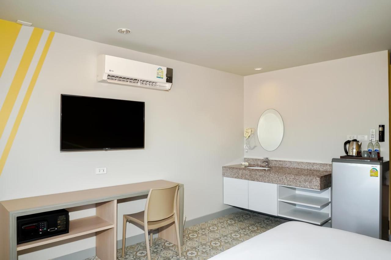 Hotel Recenta Phuket Suanluang Exterior foto