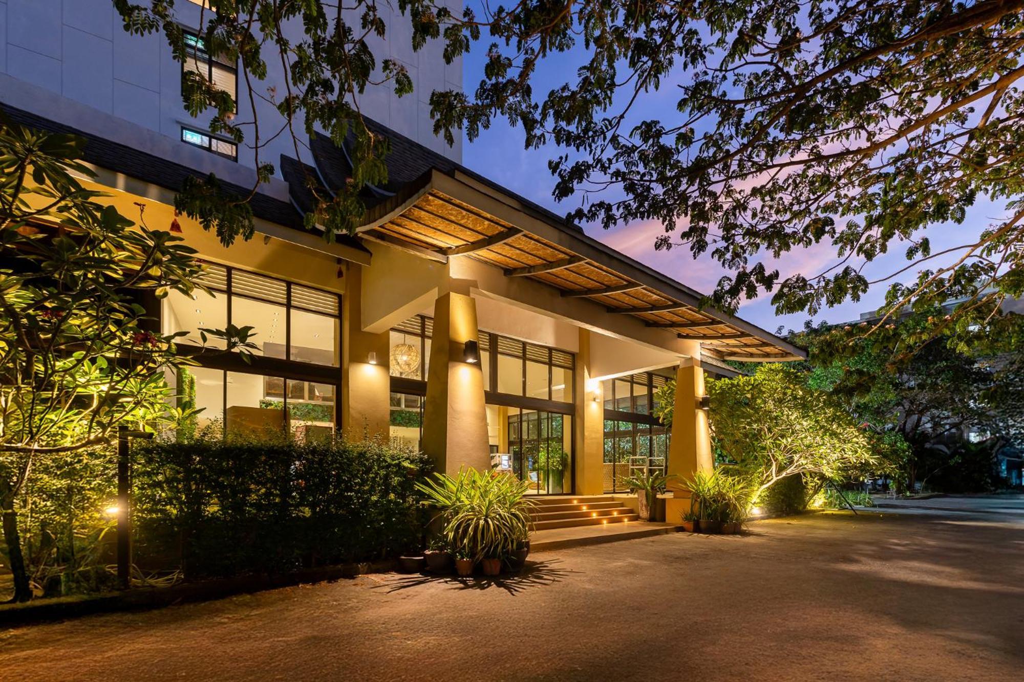 Hotel Recenta Phuket Suanluang Exterior foto
