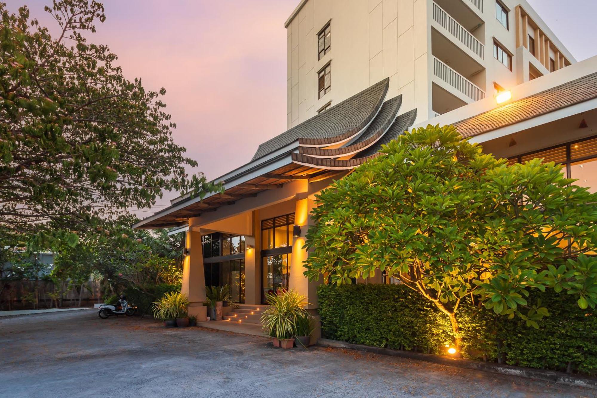 Hotel Recenta Phuket Suanluang Exterior foto