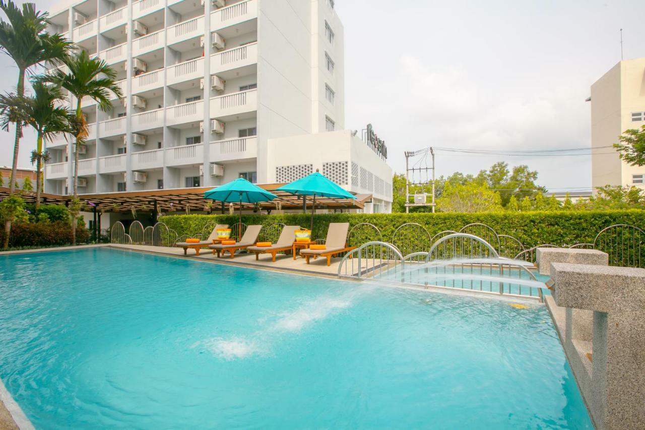 Hotel Recenta Phuket Suanluang Exterior foto